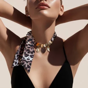 Sjaal en ketting panther